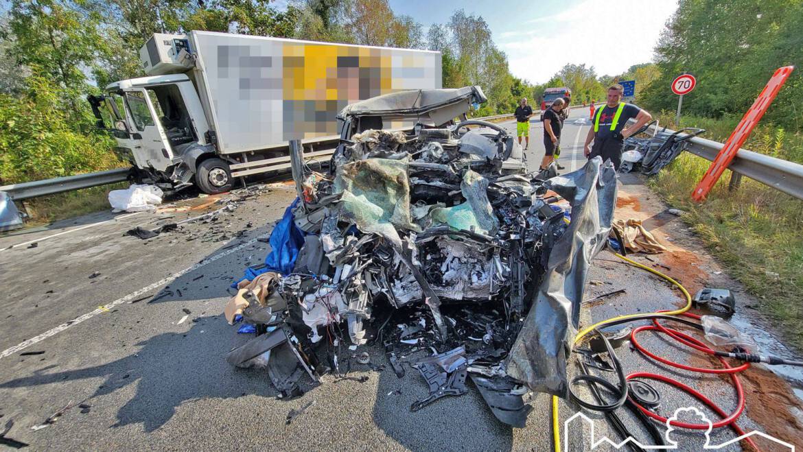 26.08.2022 – Verkehrsunfall mit eingeklemmten Personen