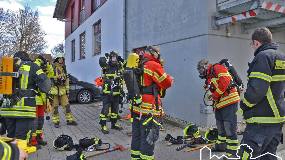 Neue Atemschutzgeräteträger in Simbach ausgebildet