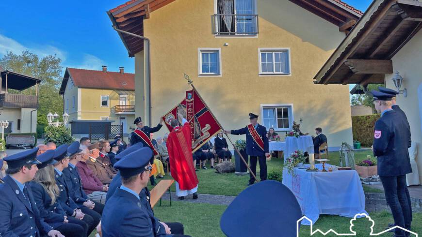 Restaurierte Fahne erhält bei Florianifeier kirchlichen Segen