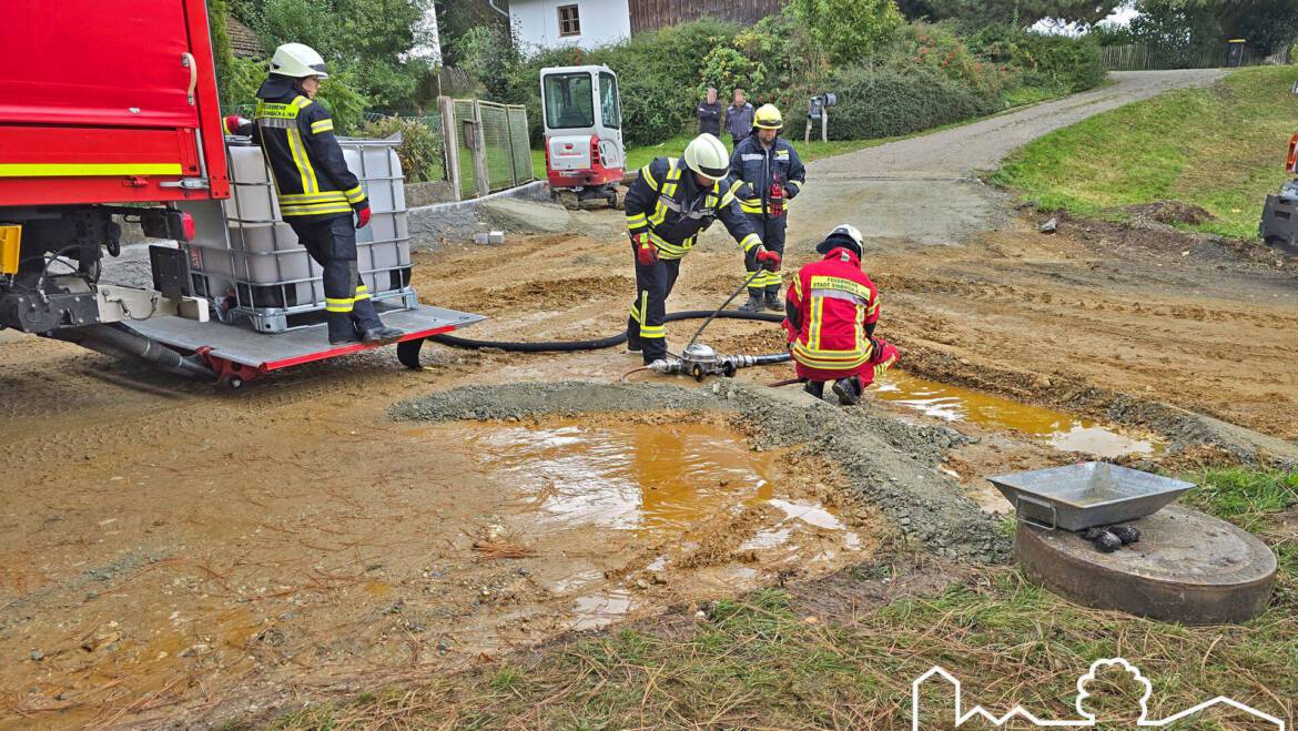 06.10.2025 – Ausgelaufener Kraftstoff: Anforderung Ölwehrzug