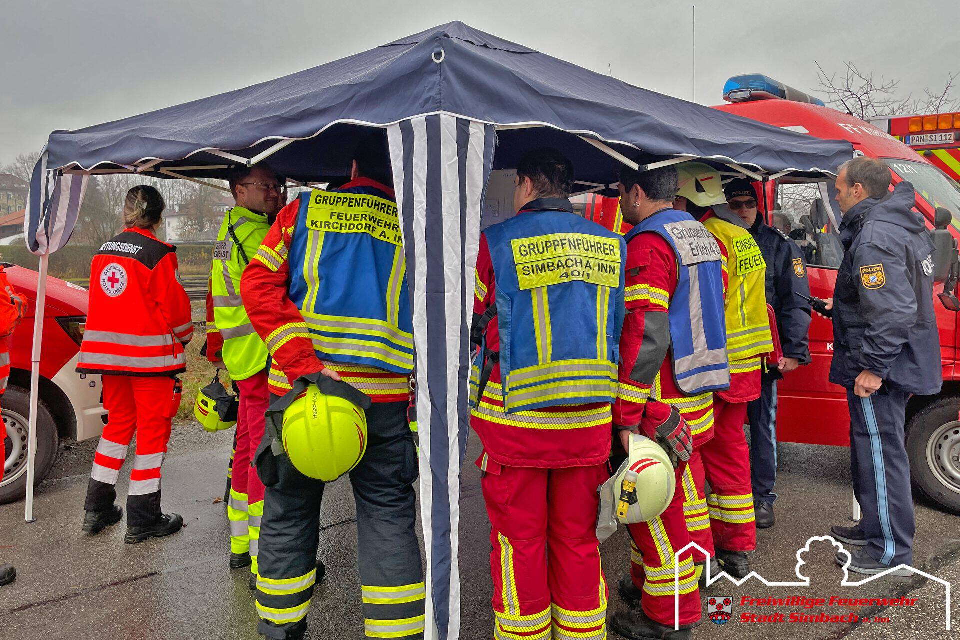 2025.11.17 Zimmerbrand – Person in Gefahr (12)