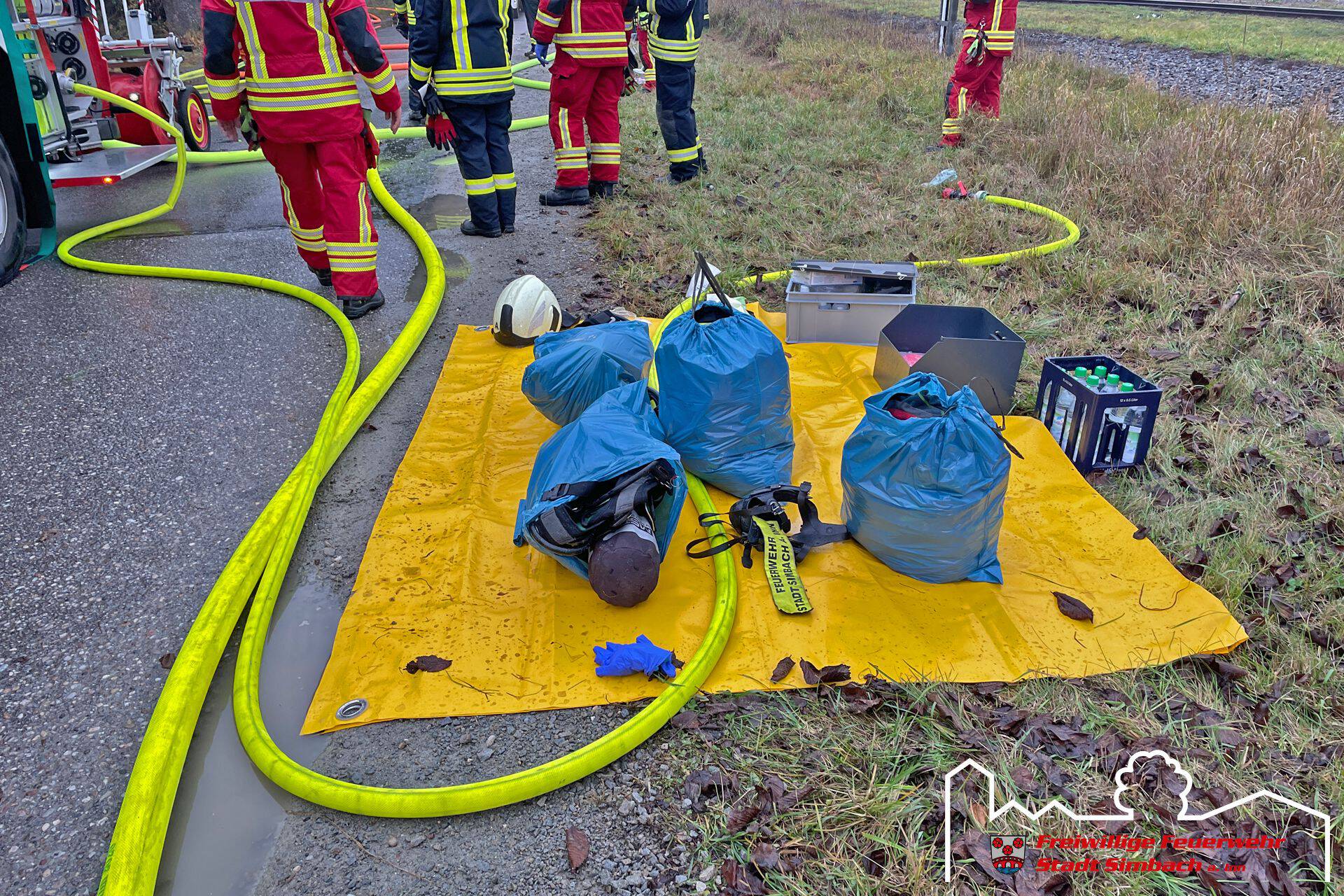 2025.11.17 Zimmerbrand – Person in Gefahr (3)