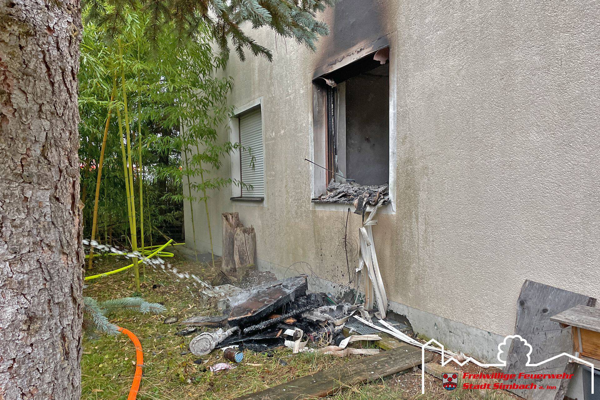 2025.11.17 Zimmerbrand – Person in Gefahr (9)