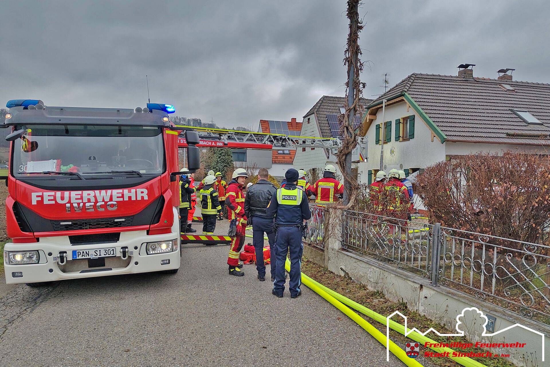 2025.12.05 Dachstuhlbrand – Person in Gefahr (5)
