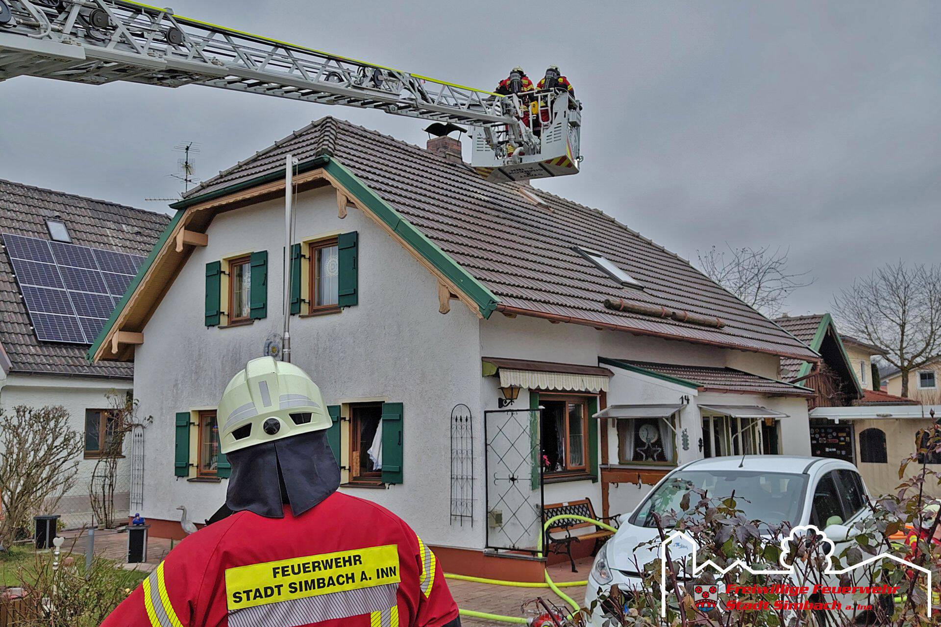 2025.12.05 Dachstuhlbrand – Person in Gefahr (6)