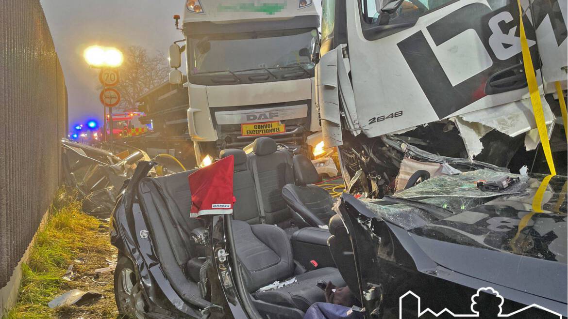 10.12.2025 – Verkehrsunfall mit eingeklemmten Personen