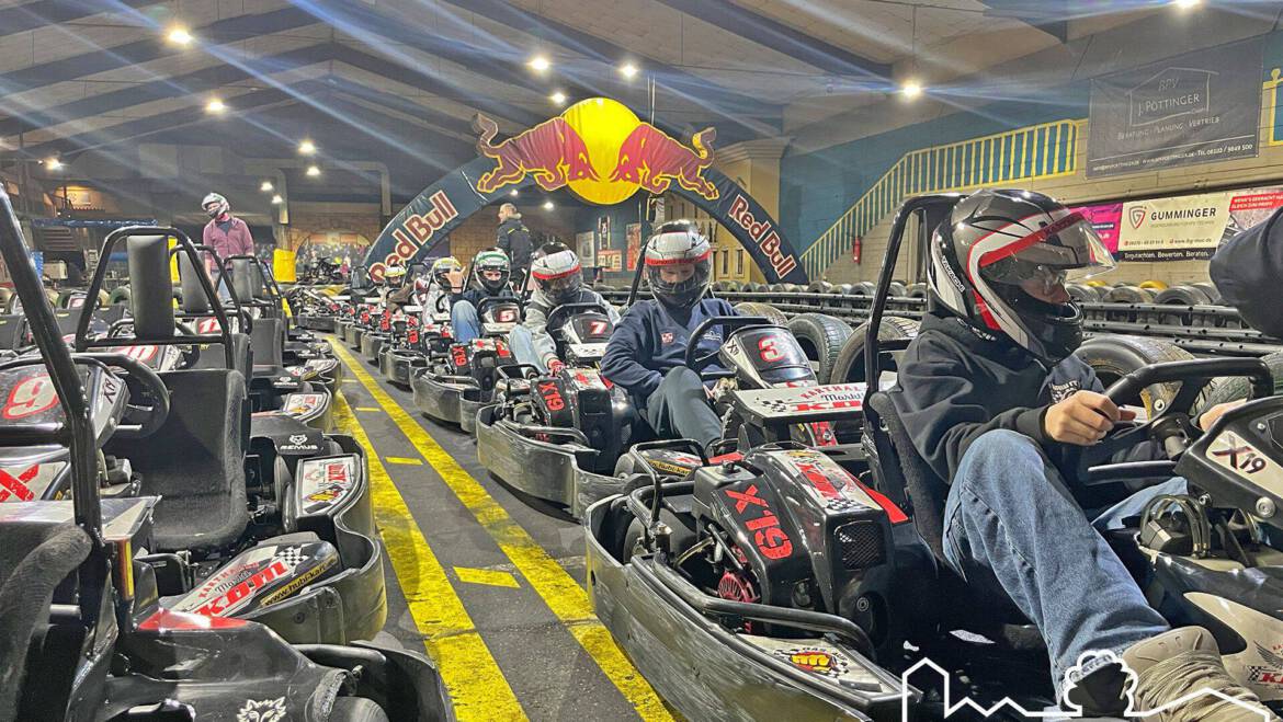 Jugendfeuerwehr auf der Kartbahn unterwegs