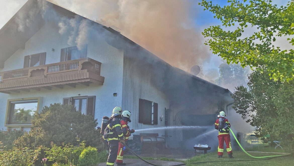 23.05.2026 – Garagenbrand – Person in Gefahr
