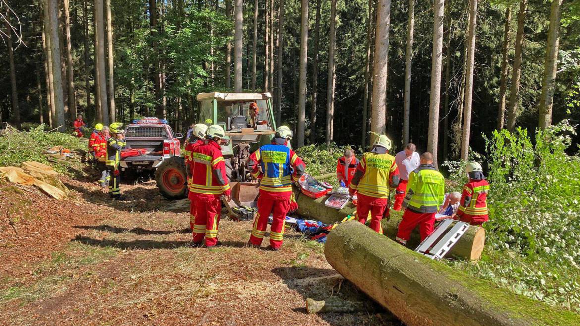 26.09.2026 – Waldunfall mit eingeklemmter Person